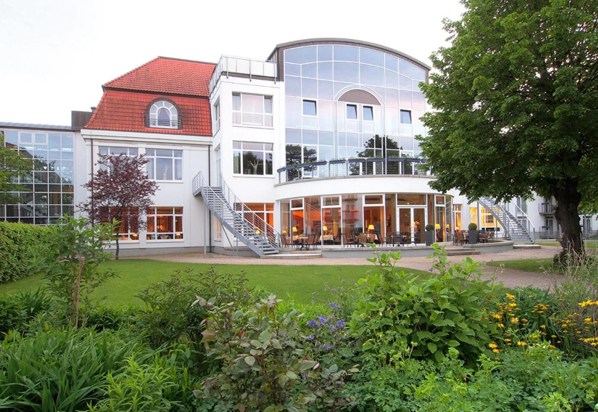 Seehotel Grossherzog Von Mecklenburg Больтенхаген Экстерьер фото